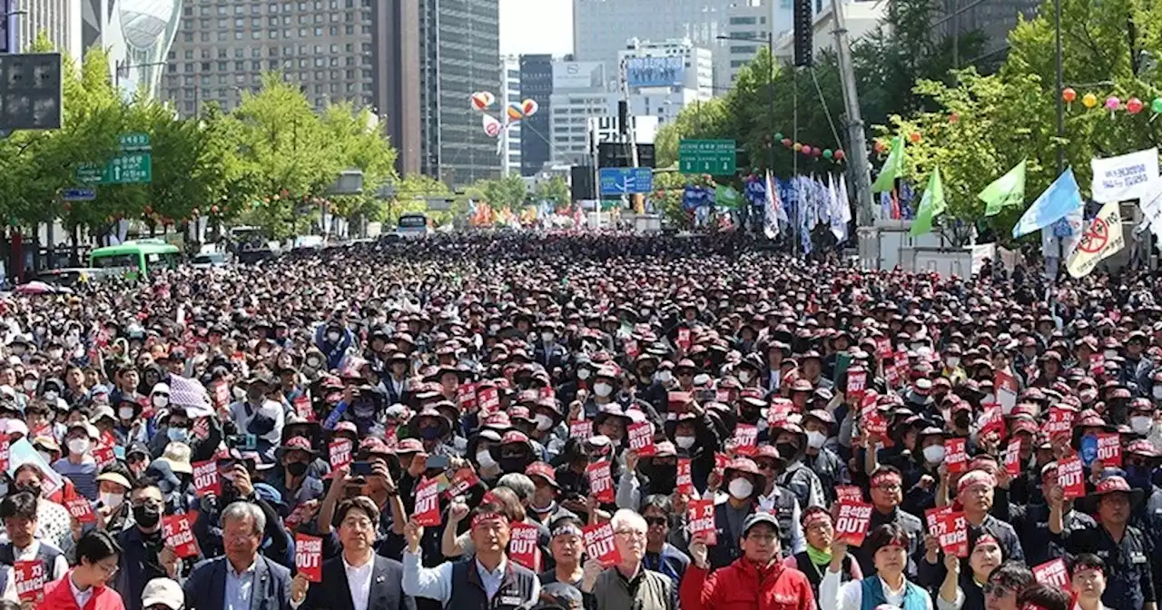 “탄압에는 투쟁으로 맞서자” 노동절에 ‘7월 총파업’ 결의한 민주노총