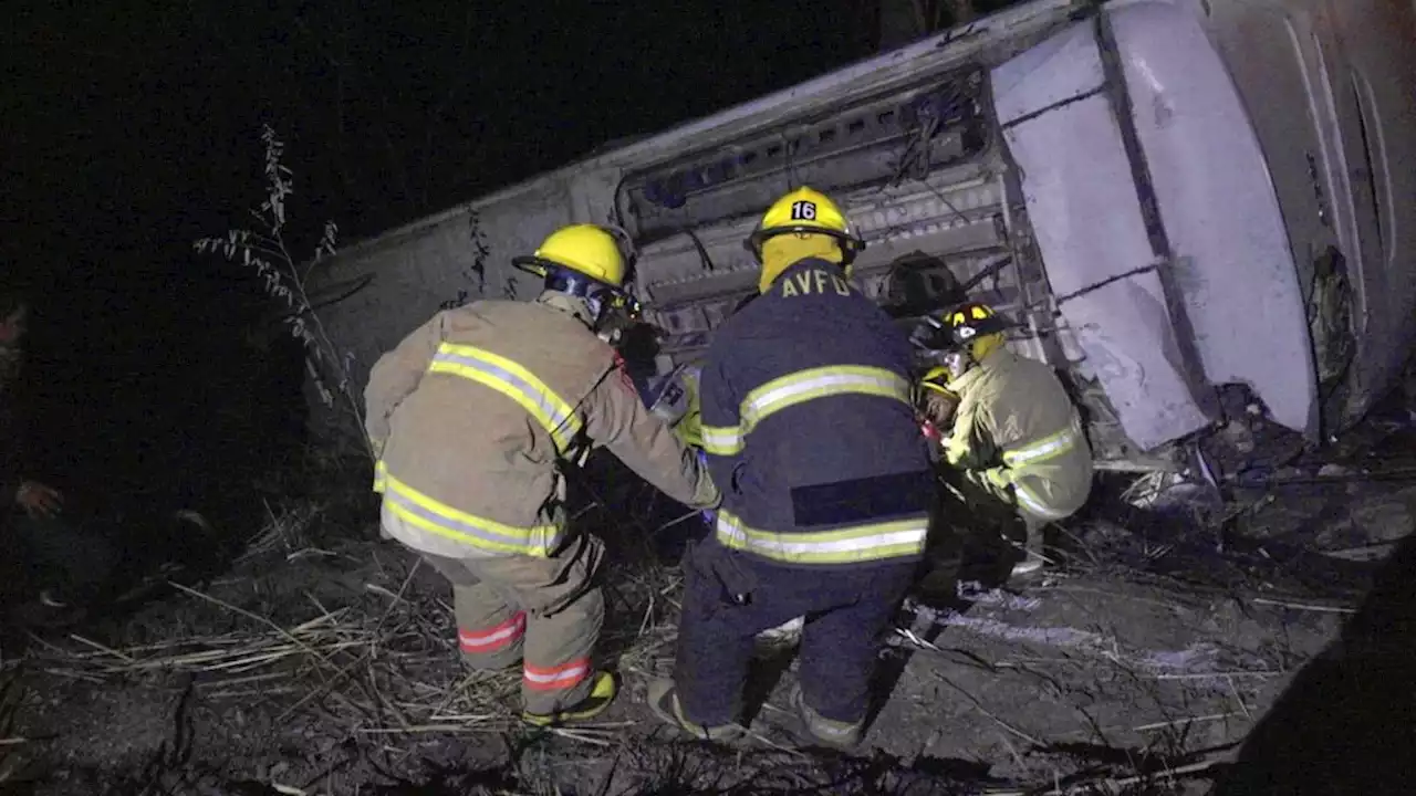 Toeristenbus Mexico rijdt ravijn in: 18 doden en tientallen gewonden