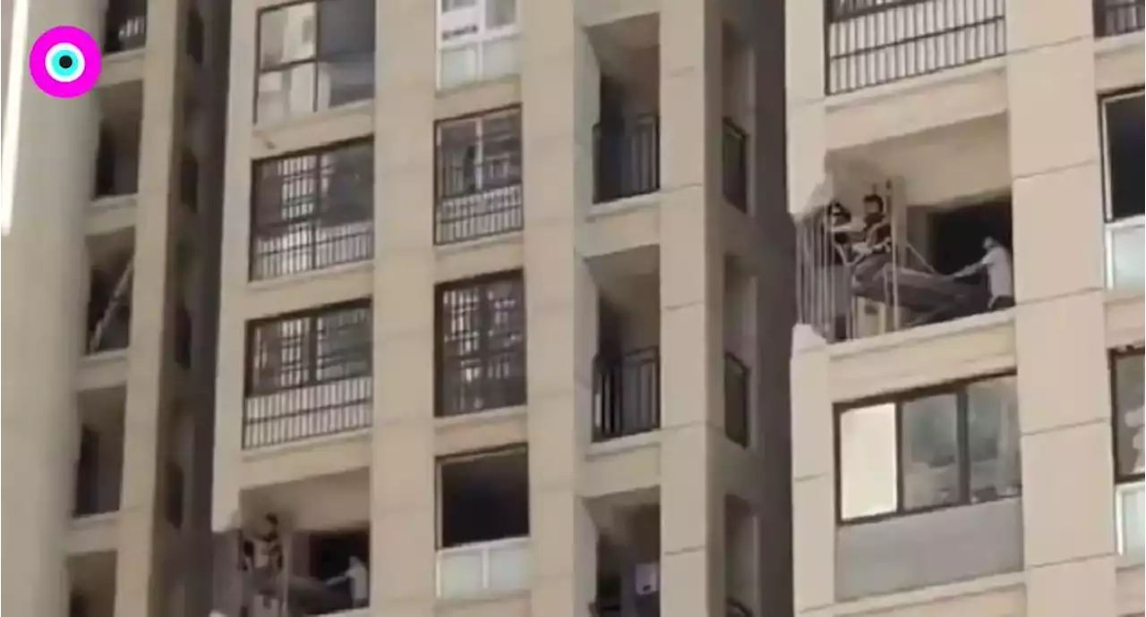 [Video] Para tener vista panorámica, inconsciente hombre quitó viga que sostiene edificio - Pulzo