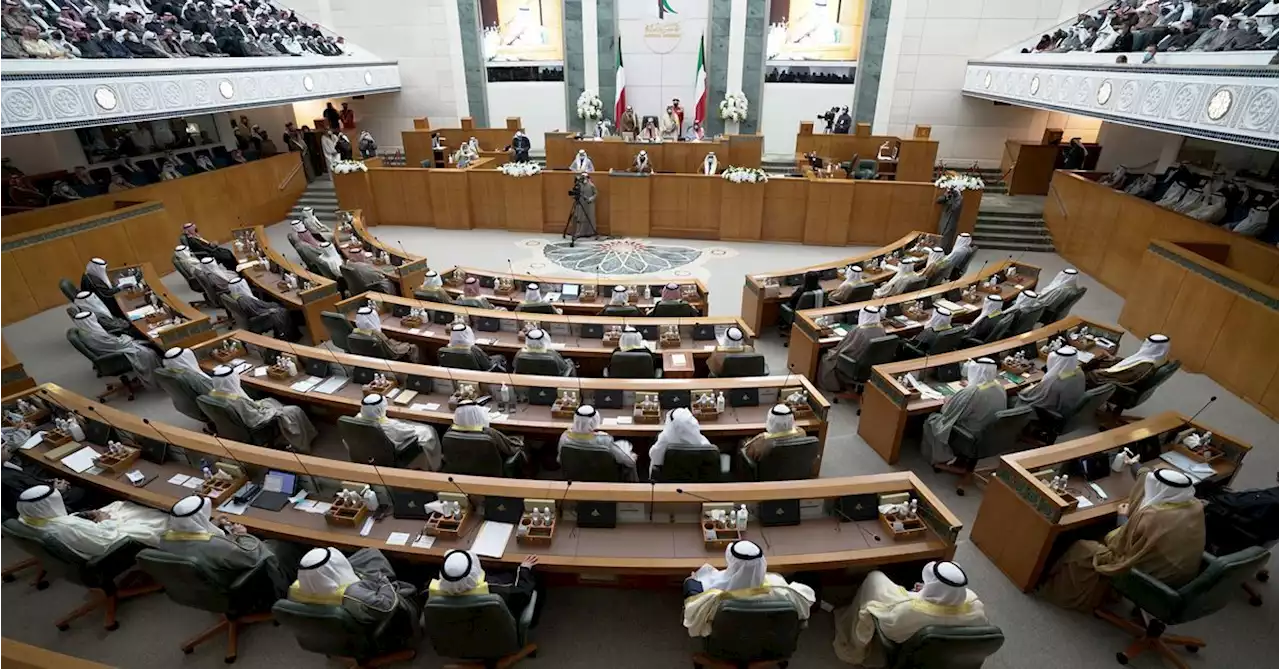 Kuwait again dissolves reinstated parliament by decree