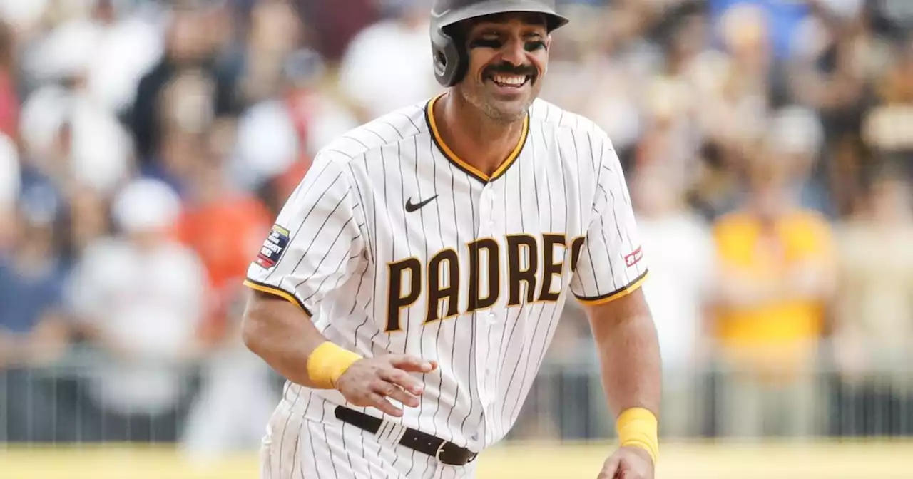 Matt Carpenter helps Padres fashion a two-game sweep of Giants in Mexico City