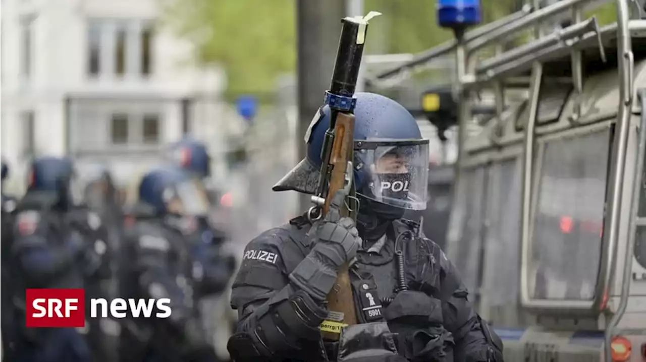 1. Mai in Basel - Basler Polizei isoliert den «Schwarzen Block» an 1.-Mai-Demo