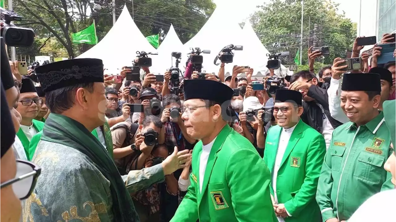 Tiba di Kantor PPP, Wiranto yang Bawa Nama Bakal Caleg Langsung Disambut Mardiono dan Romahurmuziy