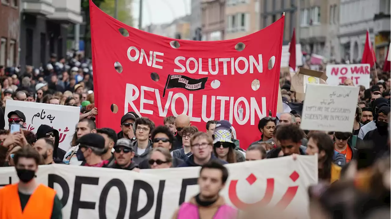 Newsblog zum 1. Mai in Berlin: Mehrere Tausend starten in Neukölln zur Autonomen-Demo – auch Israel-Gegner dabei