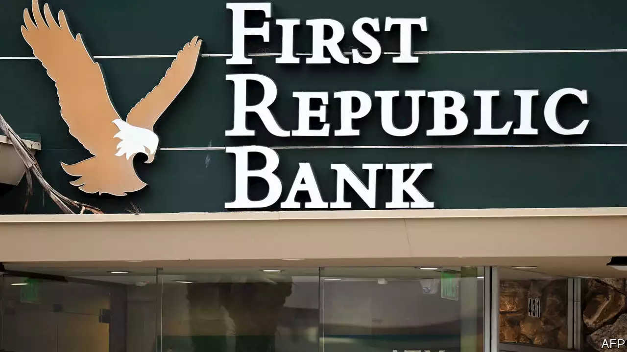 First Republic fails, and is snapped up by JPMorgan Chase