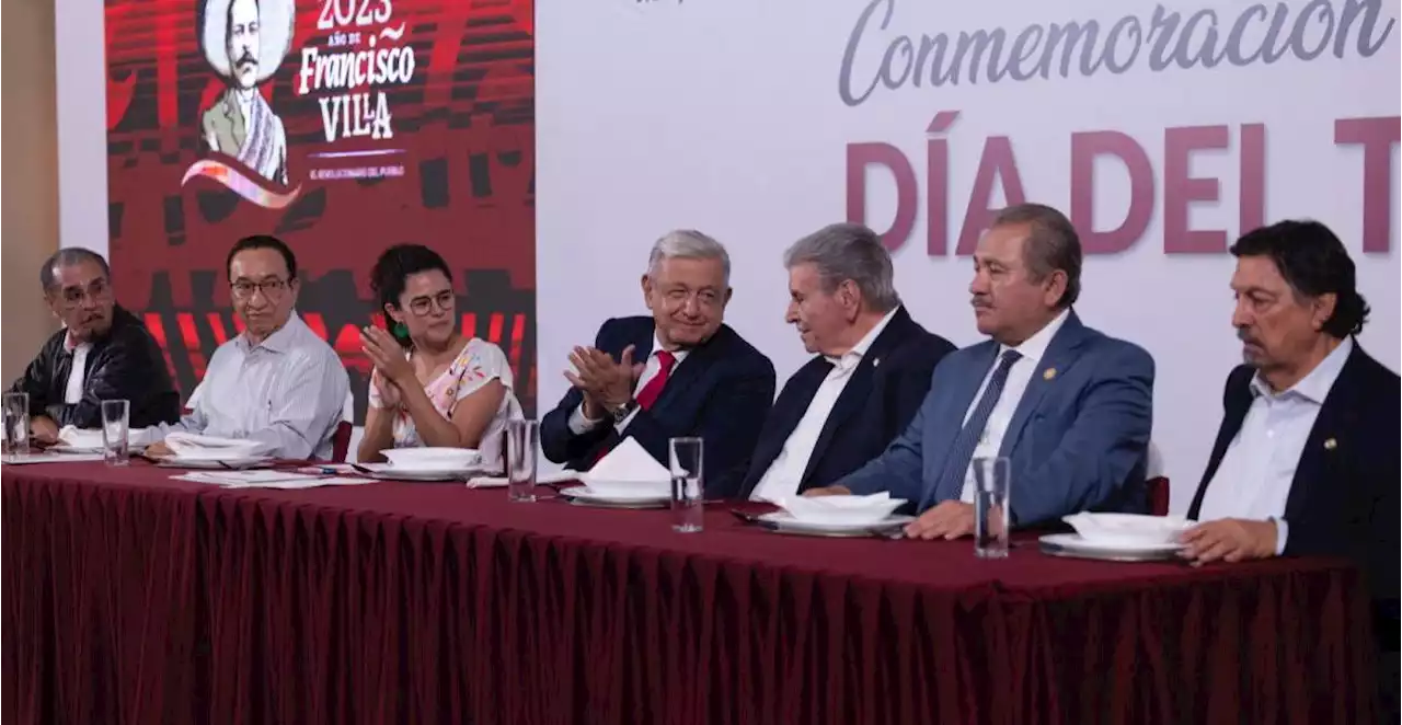 AMLO conmemora Día del Trabajo con líderes sindicales en el Palacio Nacional