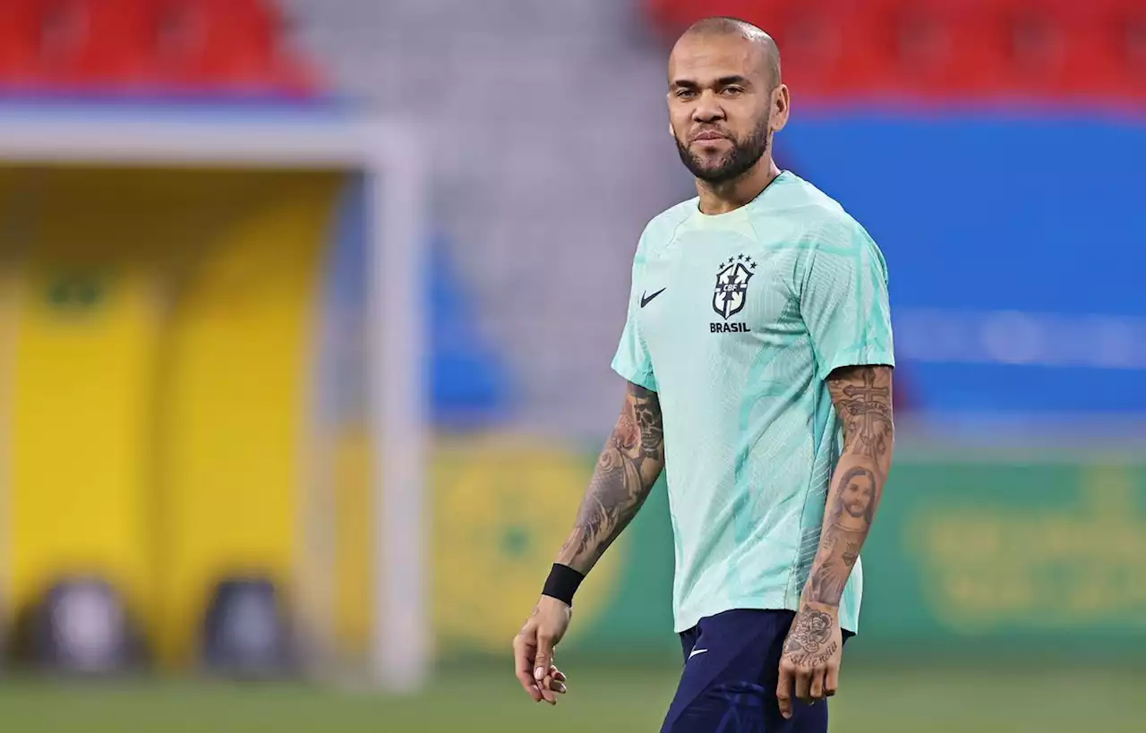 Accusé de viol, Dani Alves reste en détention provisoire en Espagne