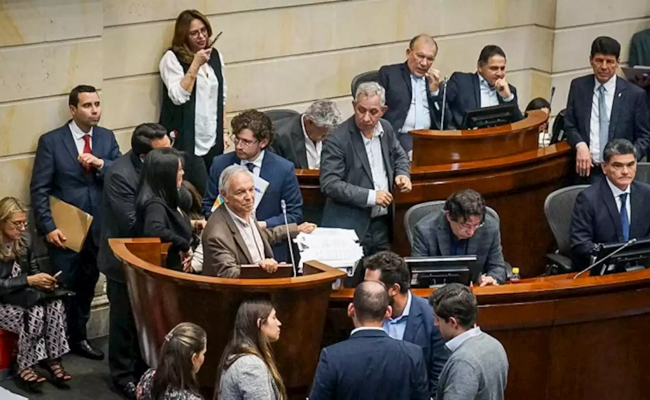 Costos de reformas a pensiones y salud abrirían hueco a finanzas