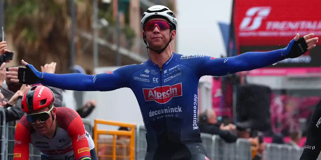 Tour d'Italie : Kaden Groves s'impose au sprint lors de la cinquième étape marquée par une grosse chute