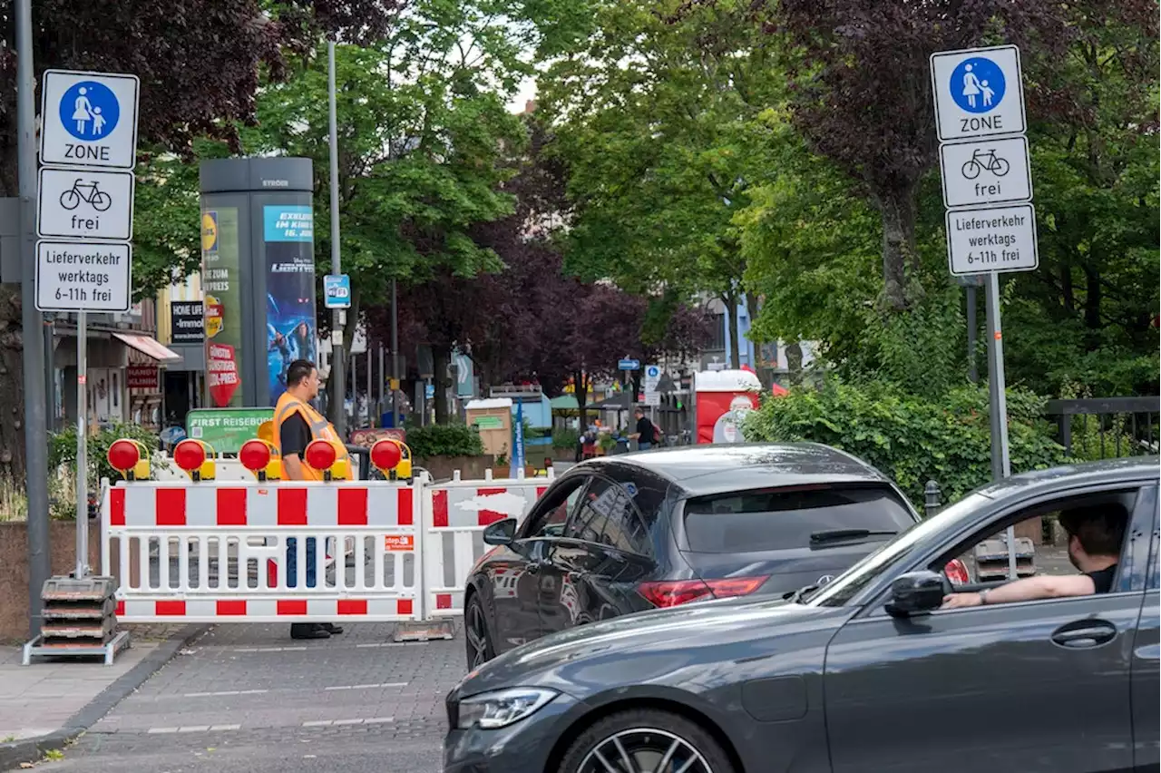 Veedel „blutet aus“: Deutzer Freiheit: Anwohner rechnet mit Kölner Verkehrsversuch ab