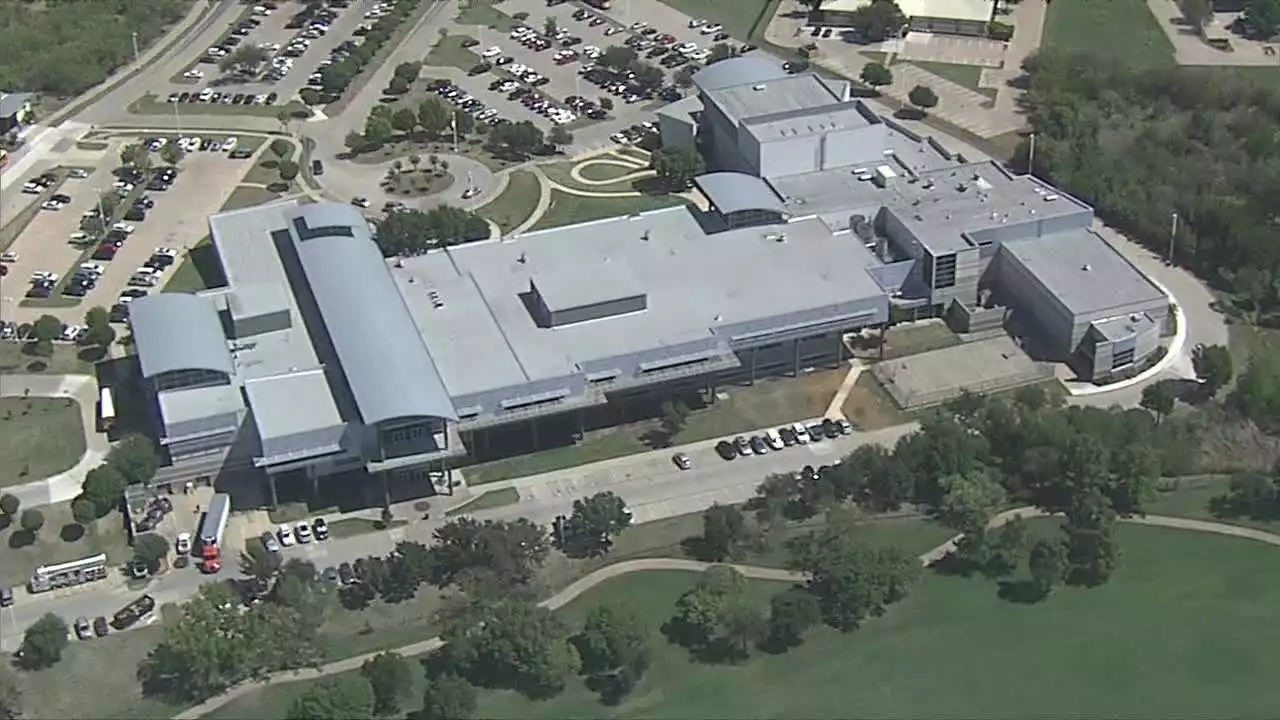 2 students arrested in connection to threats at Irving Nimitz HS