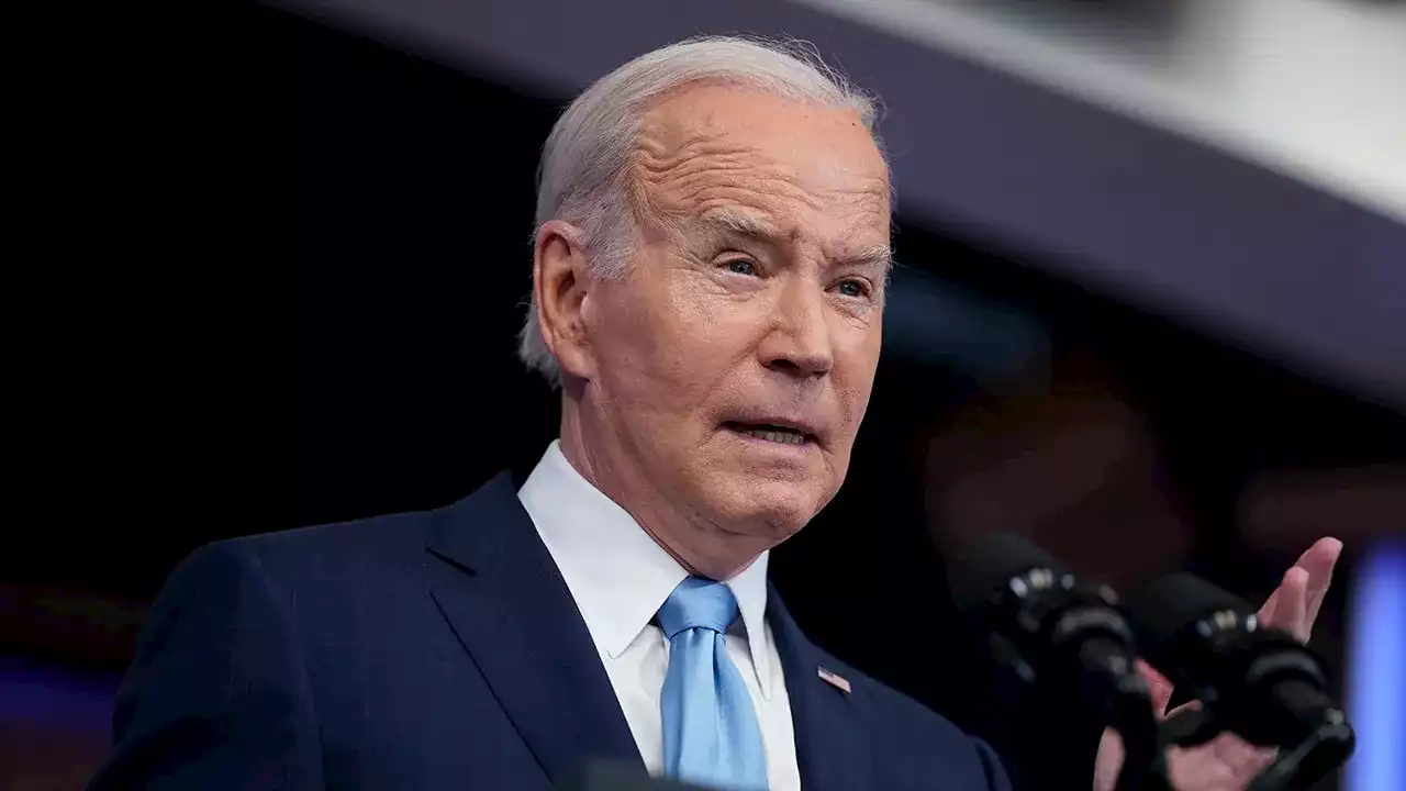 Biden issues orders revoking COVID-19 vaccine requirements for federal workers, foreigners flying to the US