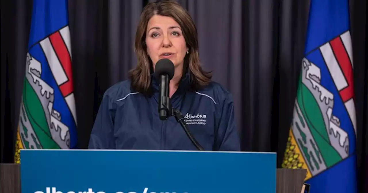 UCP Leader Danielle Smith declines to speak on previous COVID vaccine, Nazi comments | Globalnews.ca