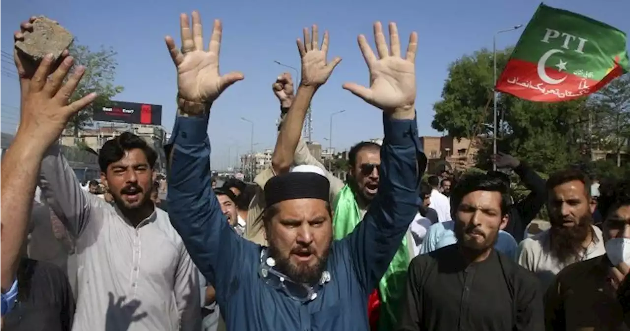 Violent protests in Pakistan after former PM Imran Khan’s arrest - National | Globalnews.ca