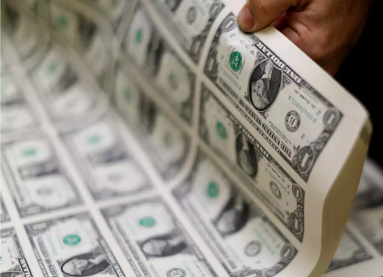 Global challenges weakening the U.S. dollar’s position as the world’s reserve currency