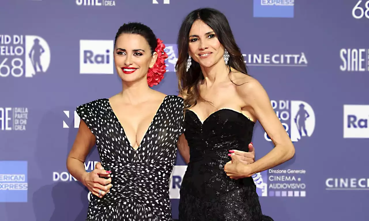 Penélope Cruz brilla en Roma con su look más flamenco y arropada por Goya Toledo