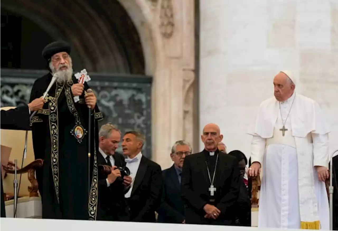 Catholic, Coptic Orthodox popes offer joint Vatican blessing