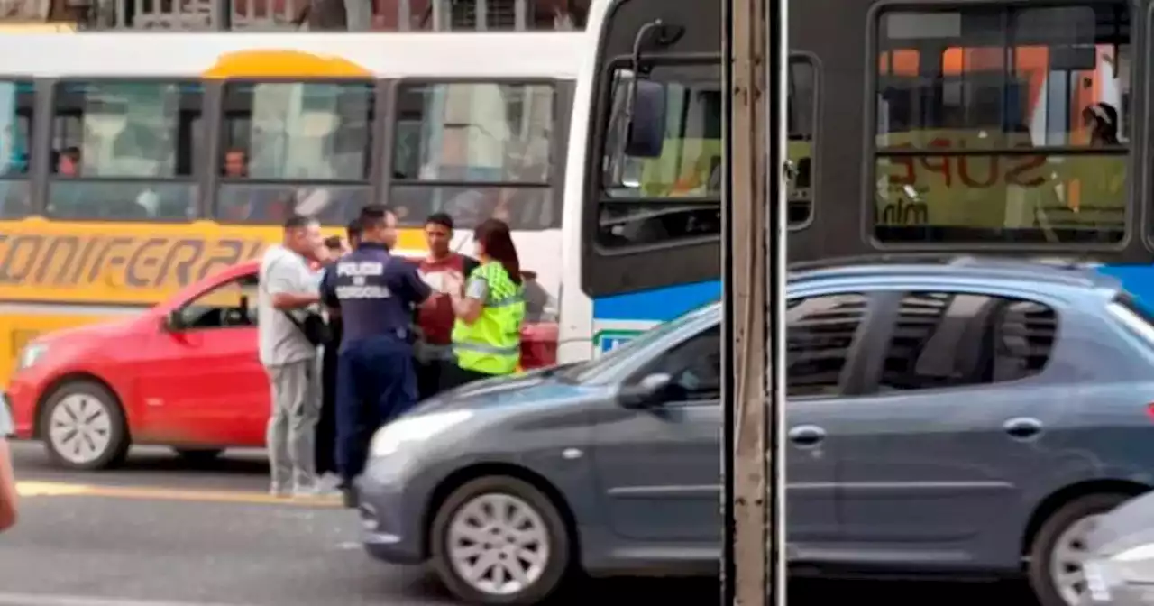 Video: tres hermanos discutieron con un colectivero en Córdoba y fueron detenidos | Sucesos | La Voz del Interior