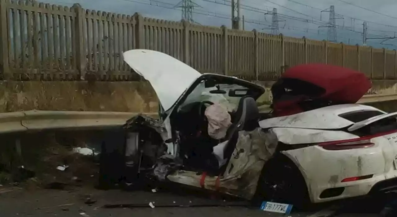 Incidente stradale: Porsche esce dall'autolavaggio e si schianta, due morti