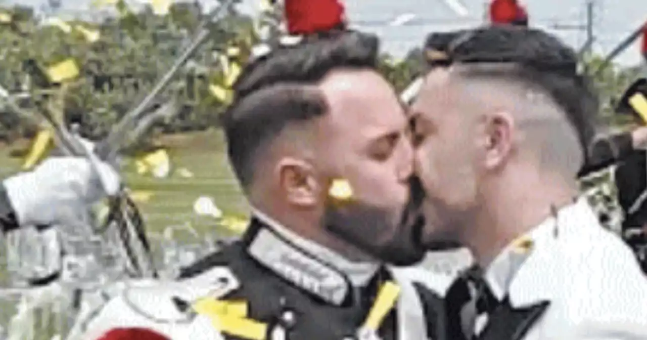 Carabinieri, le nozze gay dell'appuntato scelto: ecco le foto