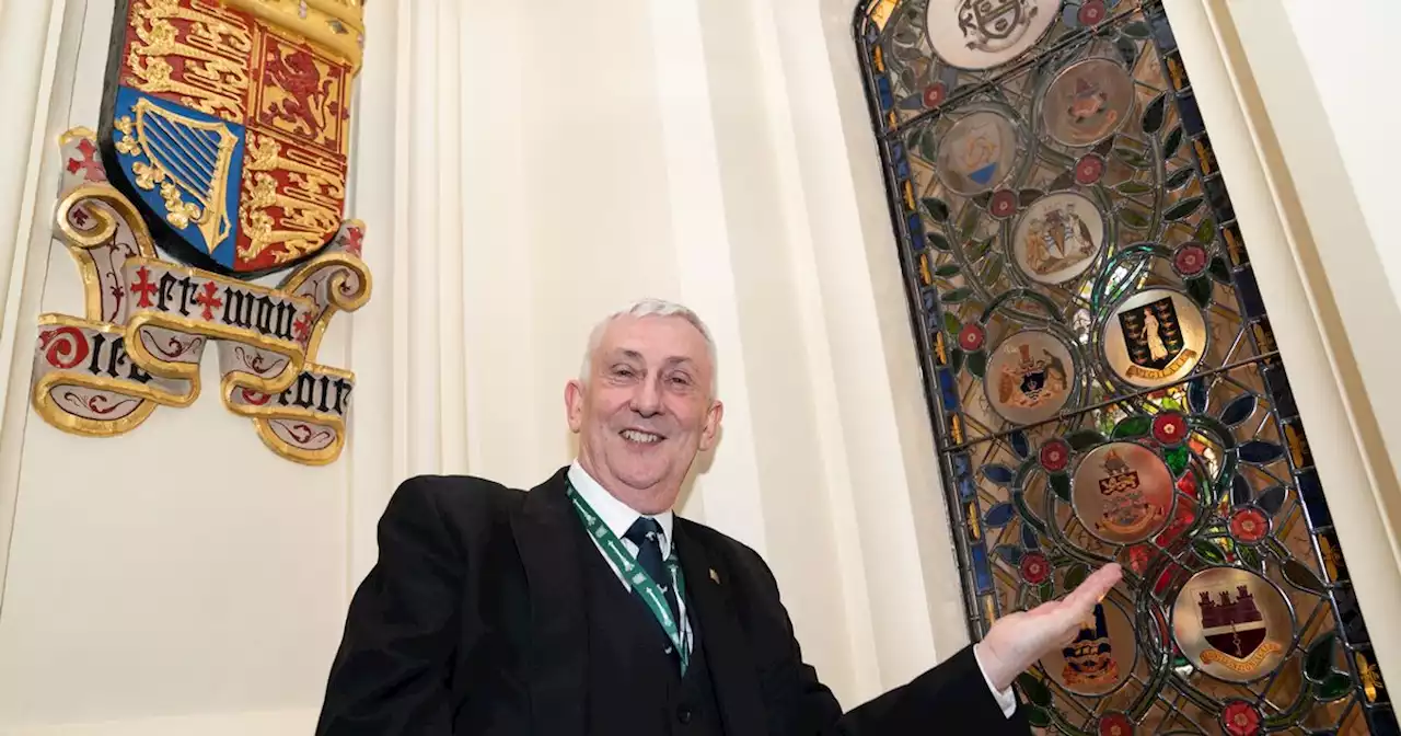 Sir Lindsay Hoyle unveils tribute to his Lancashire roots in new coat of arms