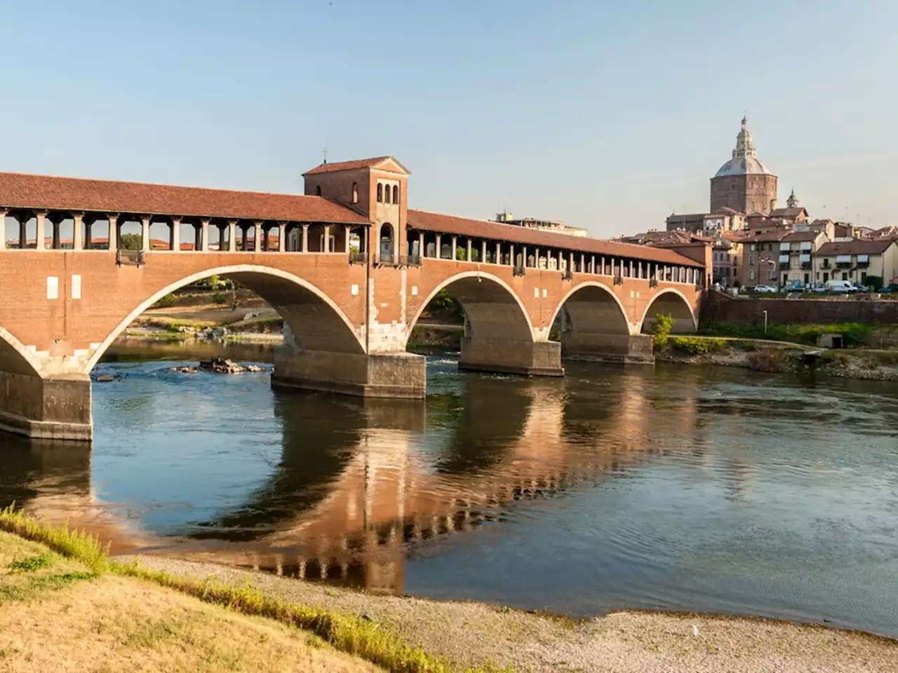 Pavia, 24enne aggredita sessualmente in centro: un arresto