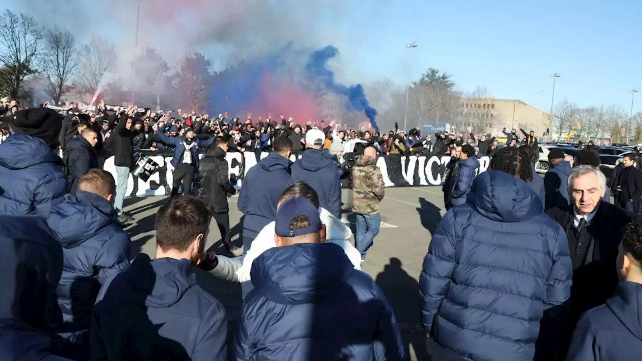 Chiflaron a Messi y también abandonaron: la insólita medida de la barra del PSG