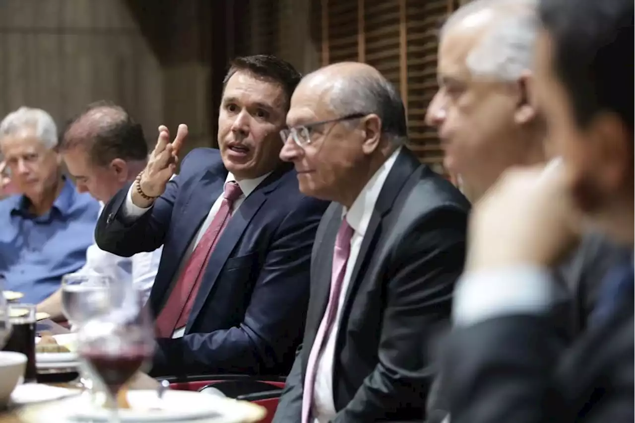 Padilha faz reunião com cúpula do PSB para cobrar fidelidade