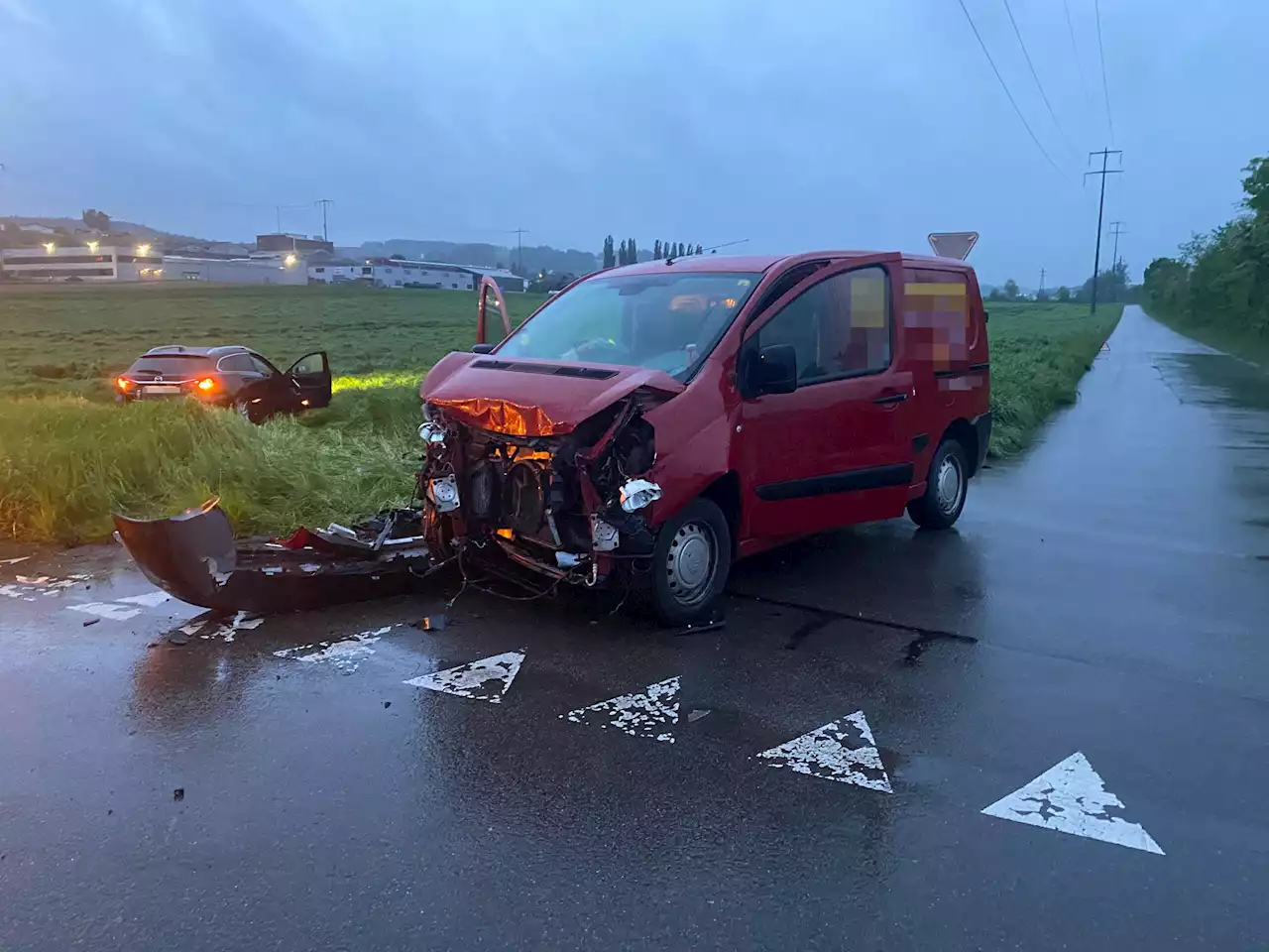 Islikon TG: Kollision zwischen zwei Autos – eine Person verletzt