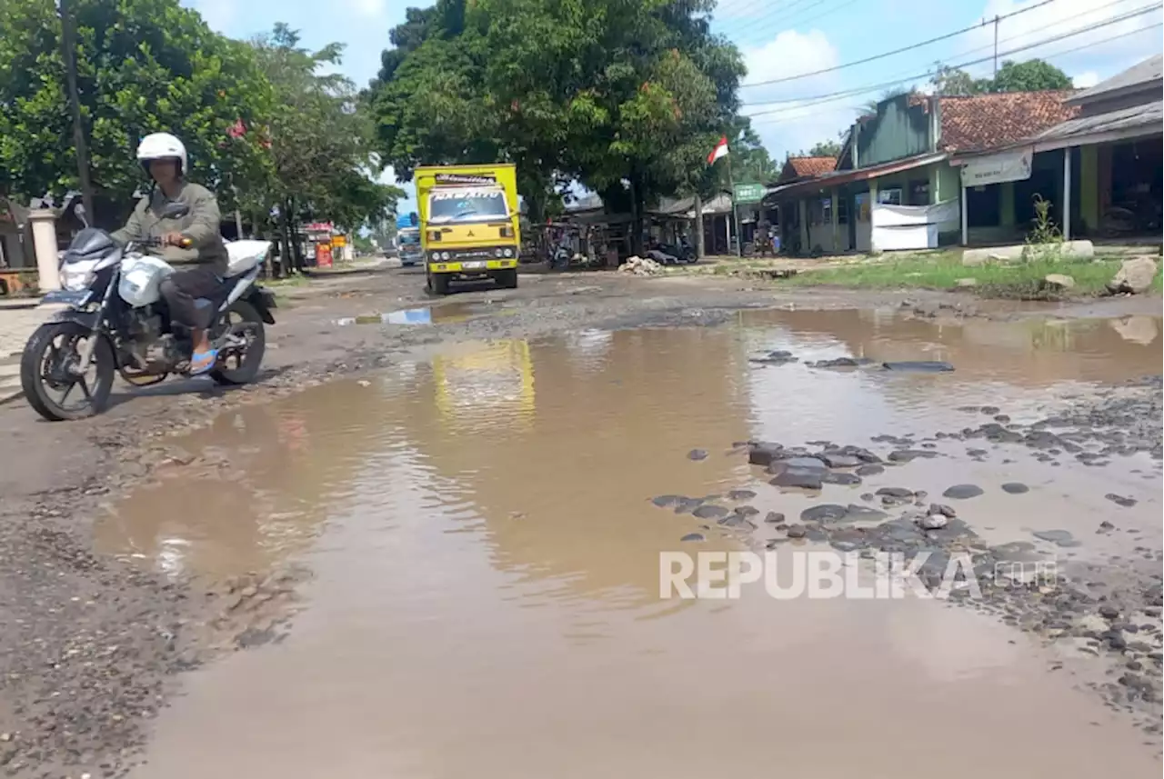 Pendatang Asal Rumbia Lampung: Setelah Peninjauan Jokowi, Belum Ada Tanda Perbaikan Jalan |Republika Online