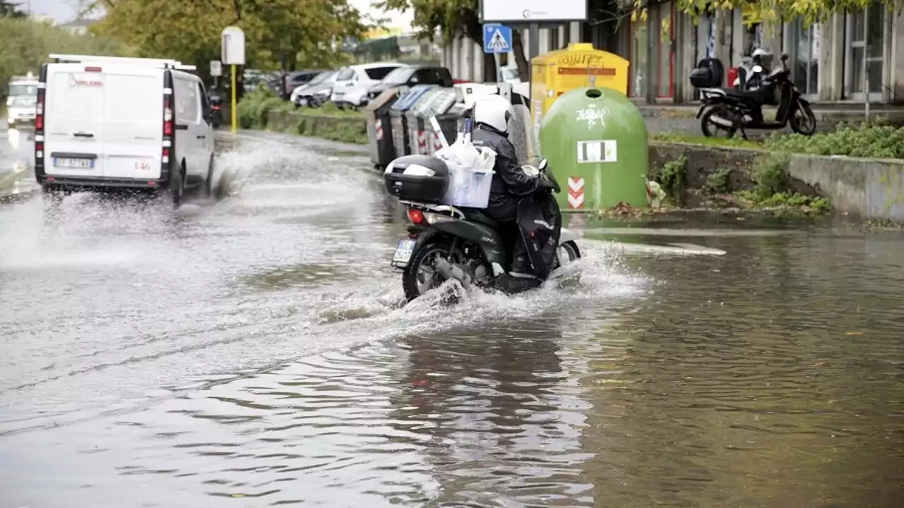 Allerta meteo rossa, arancione e gialla oggi: tanta pioggia, le previsioni aggiornate