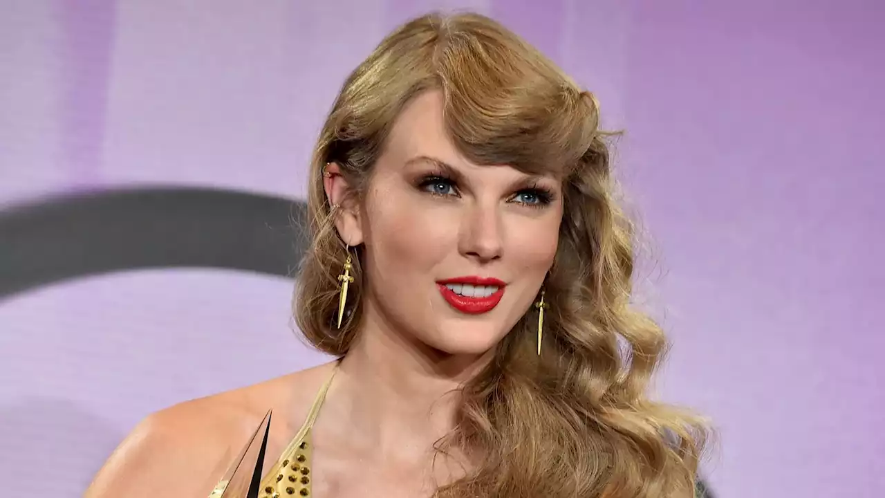 Why are Taylor Swift fans ordering a mystery book with no title or author?