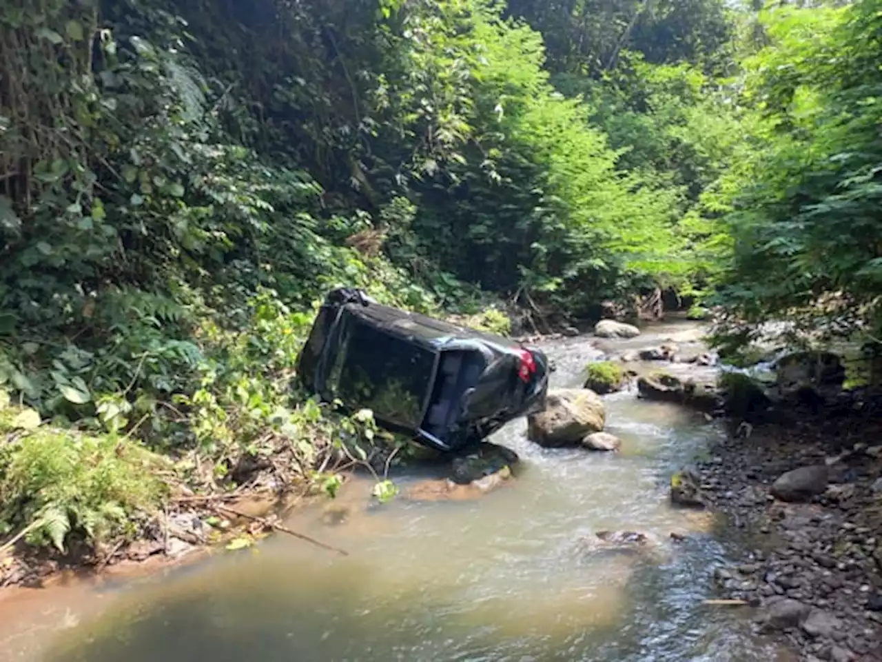 Dipakai Belajar Nyetir, Mobil Terjun ke Jurang 20 Meter di Jatinom Klaten