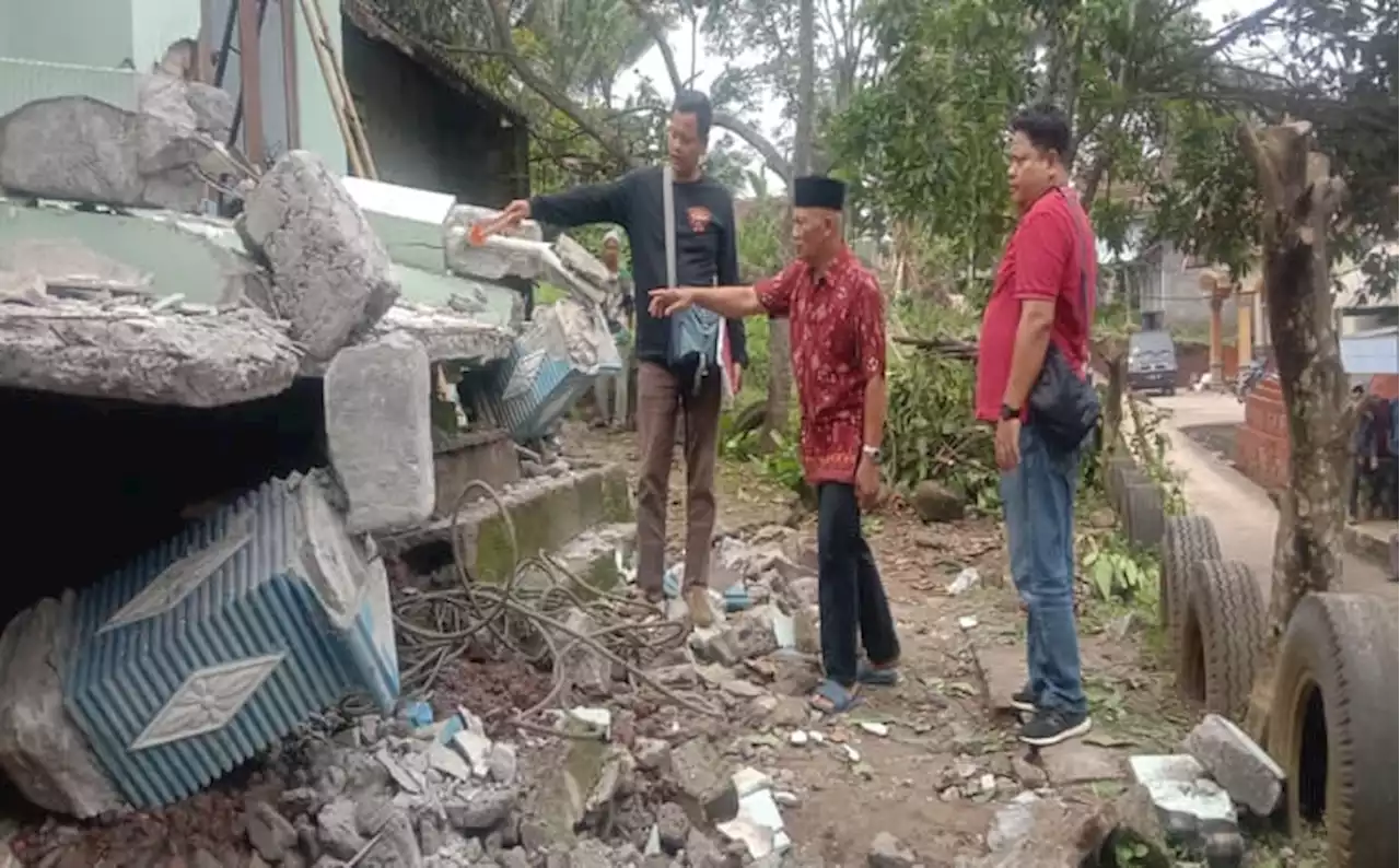 Tertimpa Runtuhan Coran Bangunan Rumah, Warga Bawen Semarang Meninggal Dunia