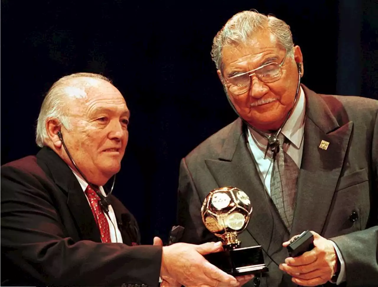 Soccer-Record-breaking World Cup goalkeeper Carbajal dies aged 93