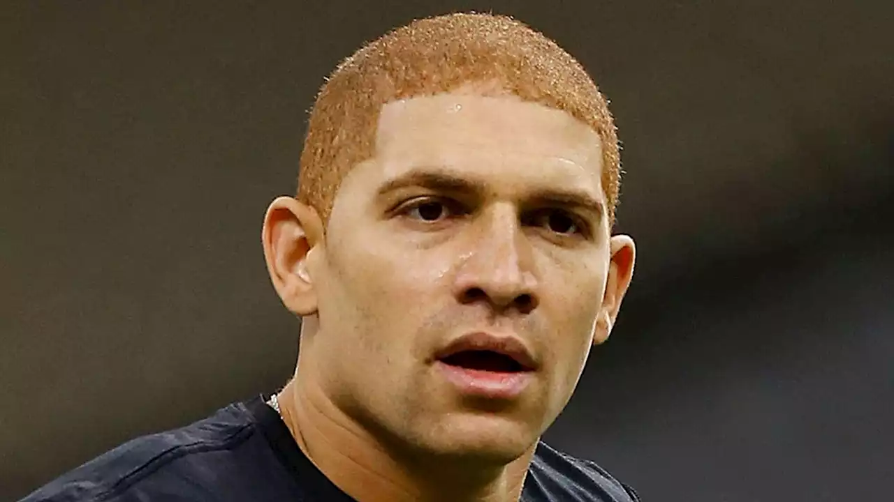 Ex-NFL Star Jimmy Graham Hit By Car During Bike Ride, Suffers 'Deep' Leg Gash