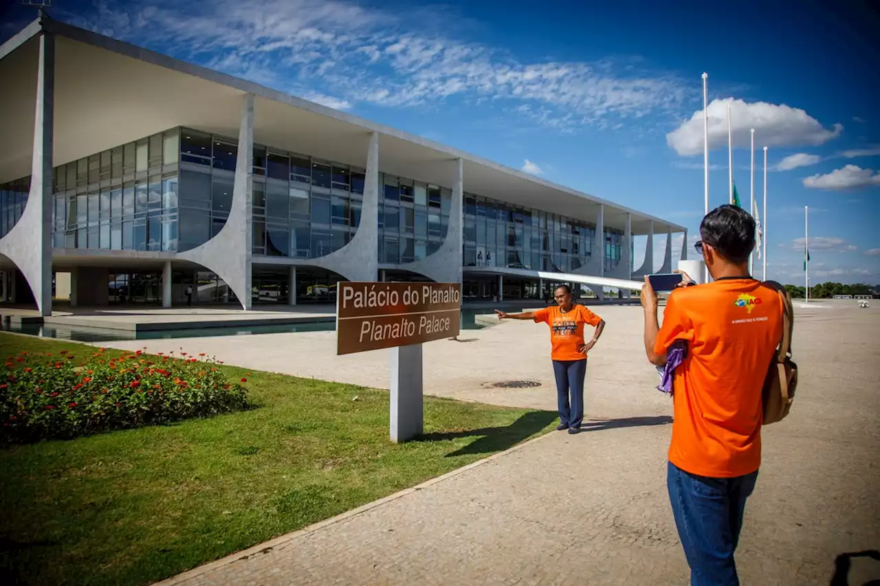 Ao retirar grades do Planalto, Lula manda recado para Temer: 'quem faz coisa errada tem medo'