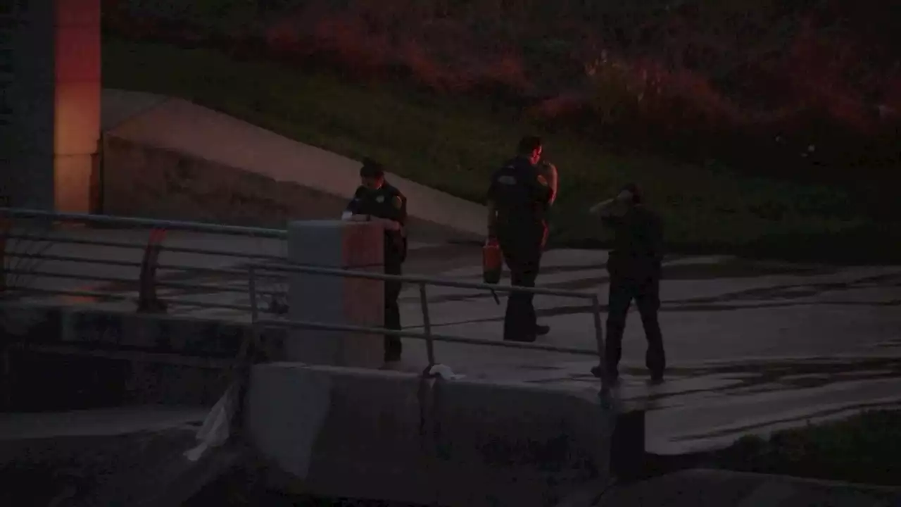 Search continues for man who jumped into Brays Bayou to help 2 children who fell in