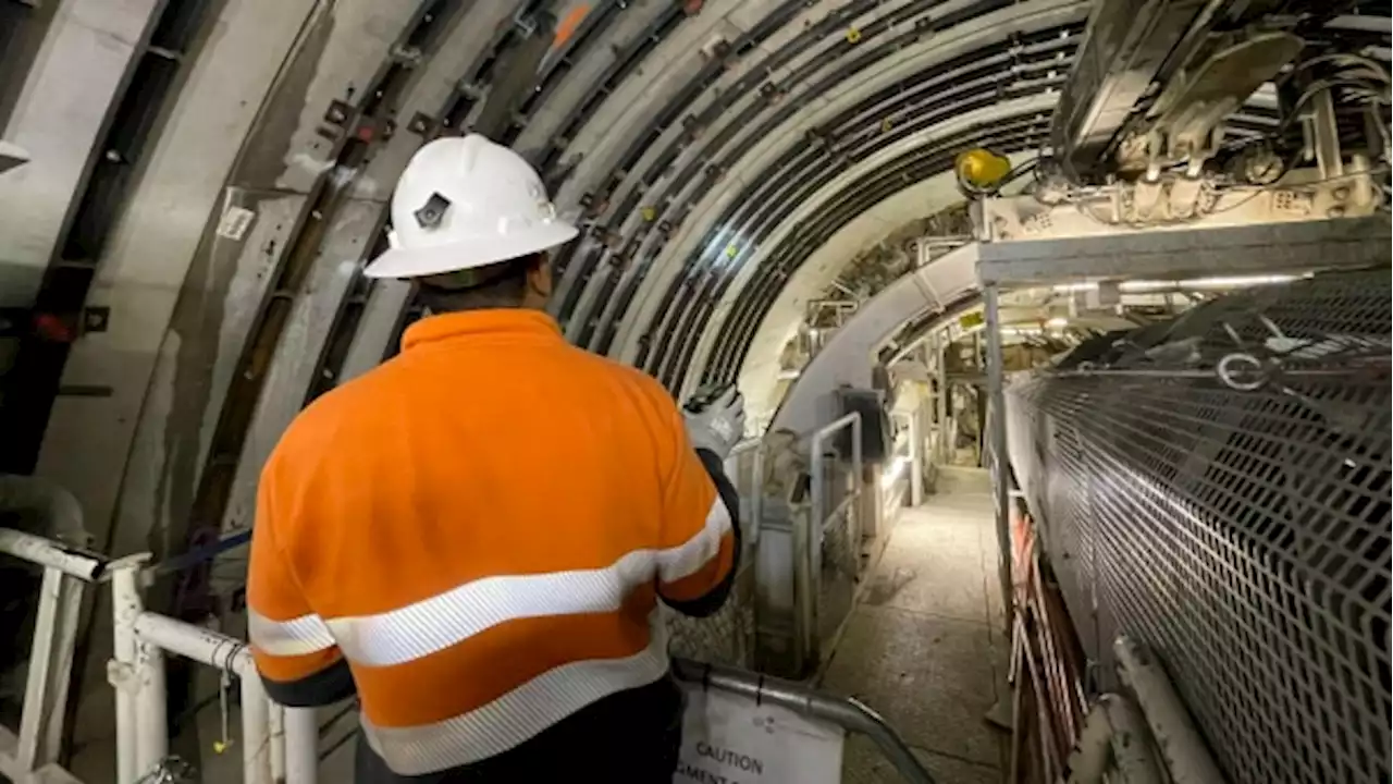 Snowy Hydro ordered not to move giant boring machine until approvals are met