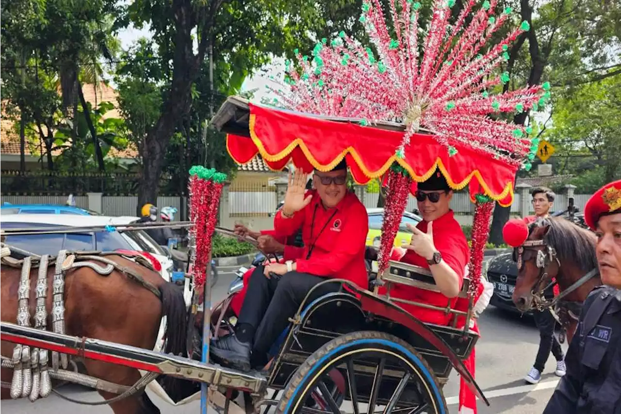 Daftar Caleg 2024 ke KPU, PDIP Jalan Kaki dan Arakan Budaya Sepanjang 1,6 KM