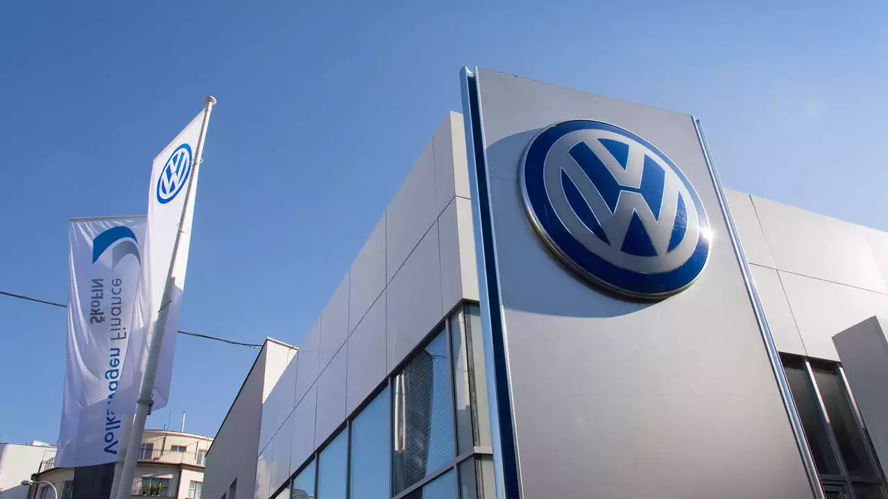 Volkswagen-Aktie stark im Minus - Sollten Anleger am ex-Dividende-Tag jetzt verkaufen?