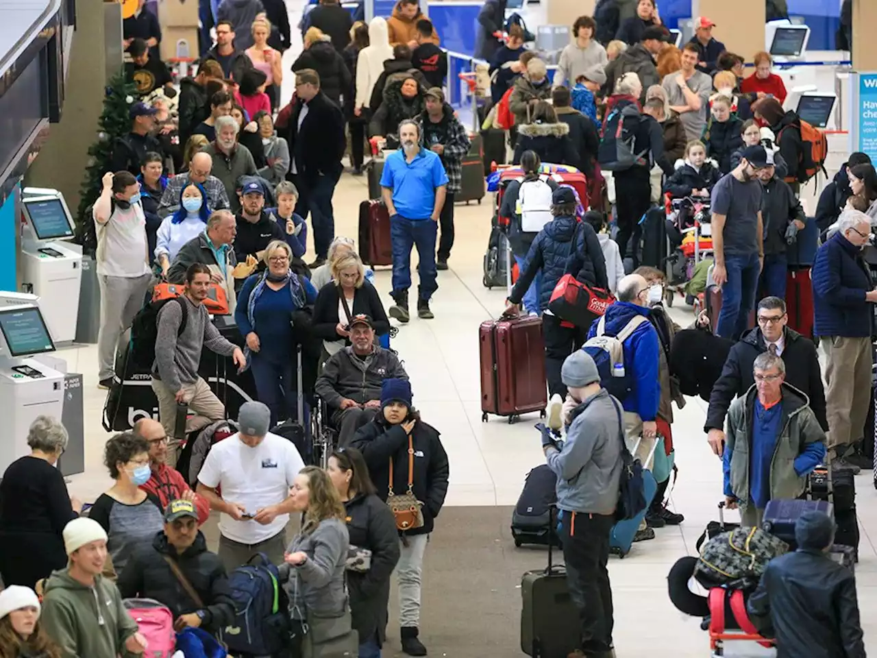 Customer satisfaction with Air Canada, WestJet below average: Survey