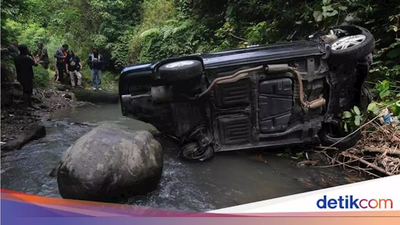 Detik-detik Lansia di Klaten Belajar Nyetir Mobil hingga Terjun ke Jurang