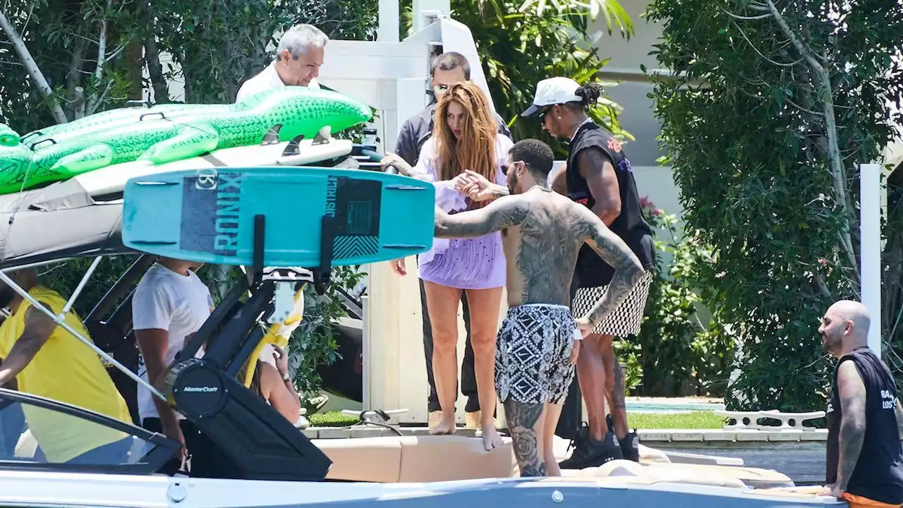 Lewis Hamilton y Shakira pasean en un bote en Miami tras el GP de F1