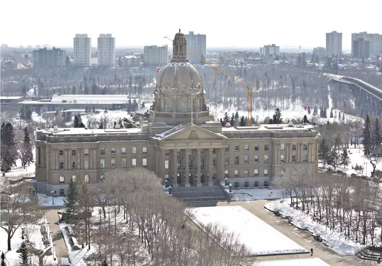 Man arrested at Alberta legislature after gun pointed at construction workers: police