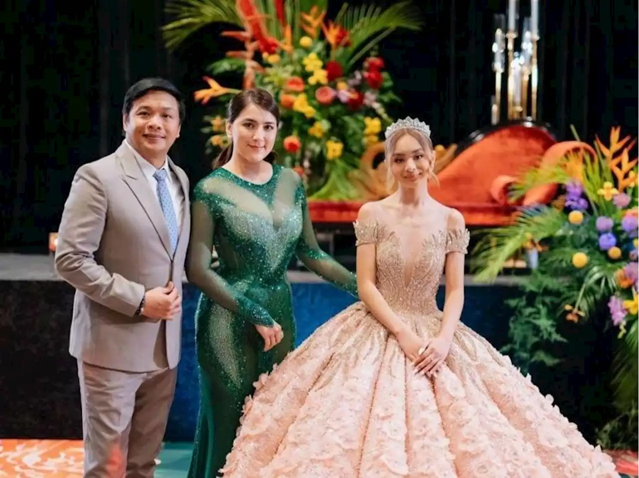 Ara Mina attends stepdaughter Kirsten's debut in Canada