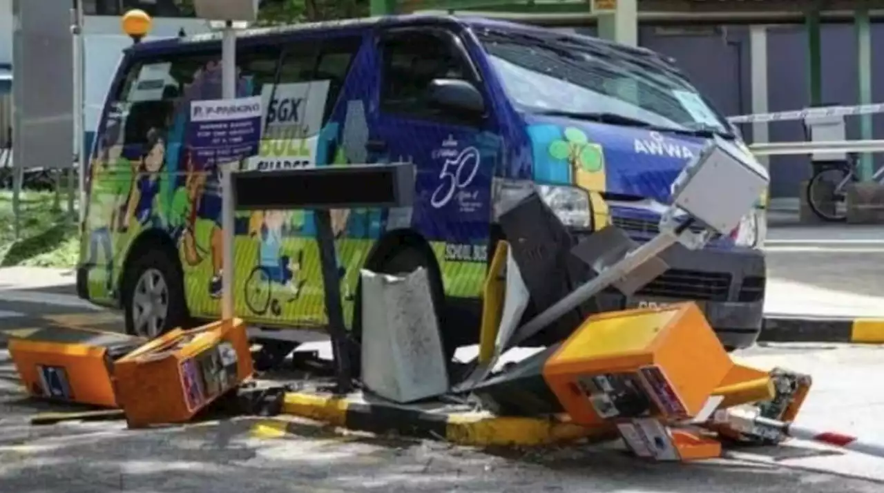 68-year-old woman knocked down by minibus and taken to hospital - Singapore News