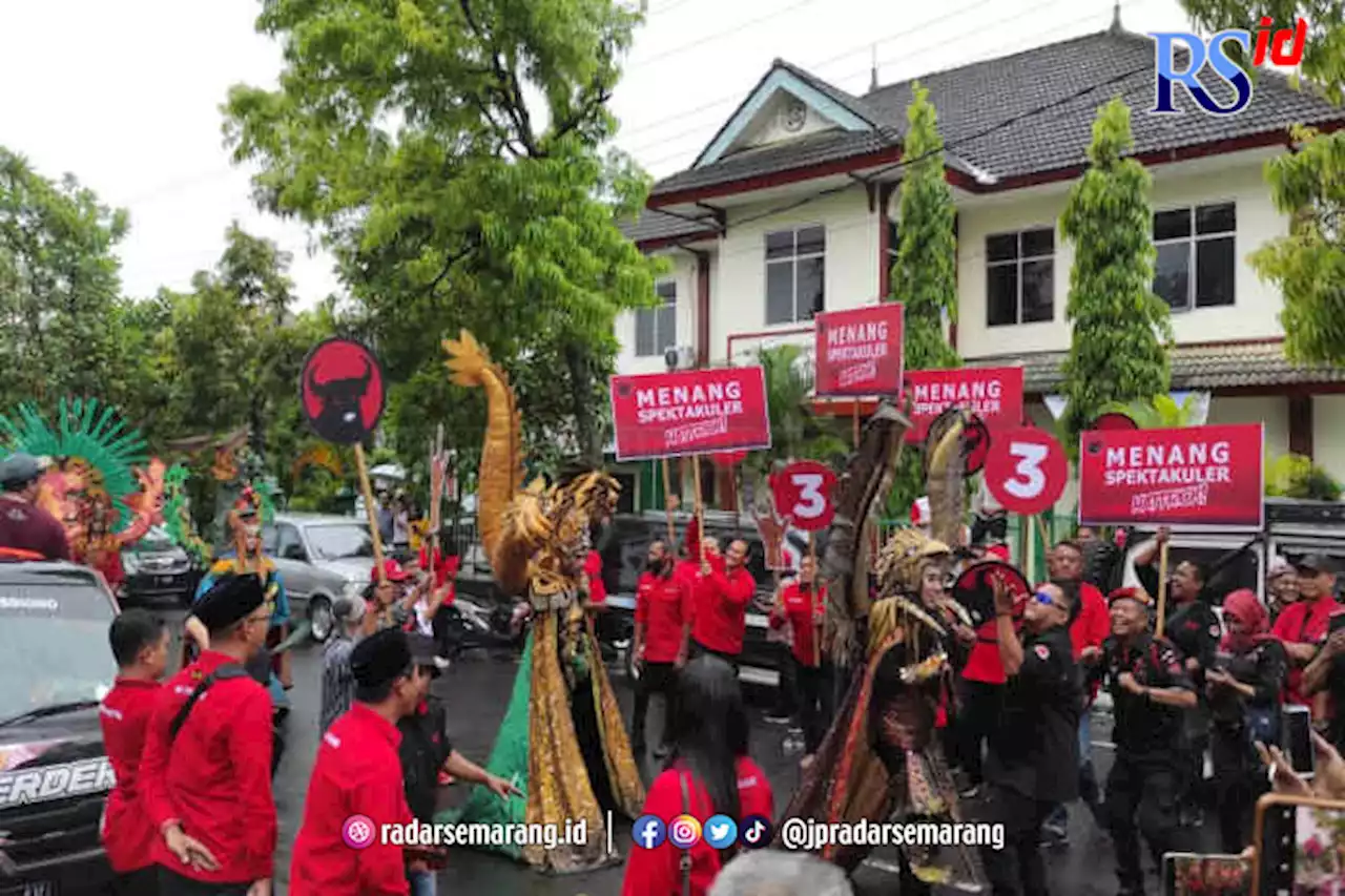 Diiringi Pertunjukkan Kesenian Tradisional, PDI Perjuangan Kabupaten Semarang Daftarkan 50 Bacaleg