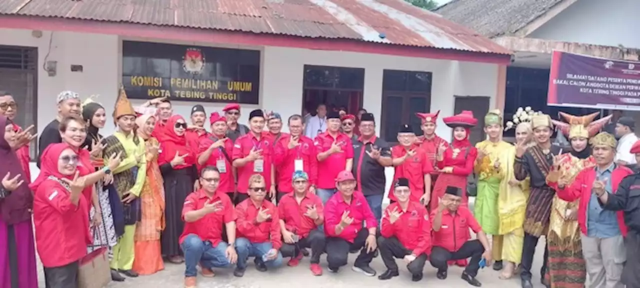 PDIP Perdana Mendaftarkan Pengajuan Anggota DPRD Kota Tebingtinggi