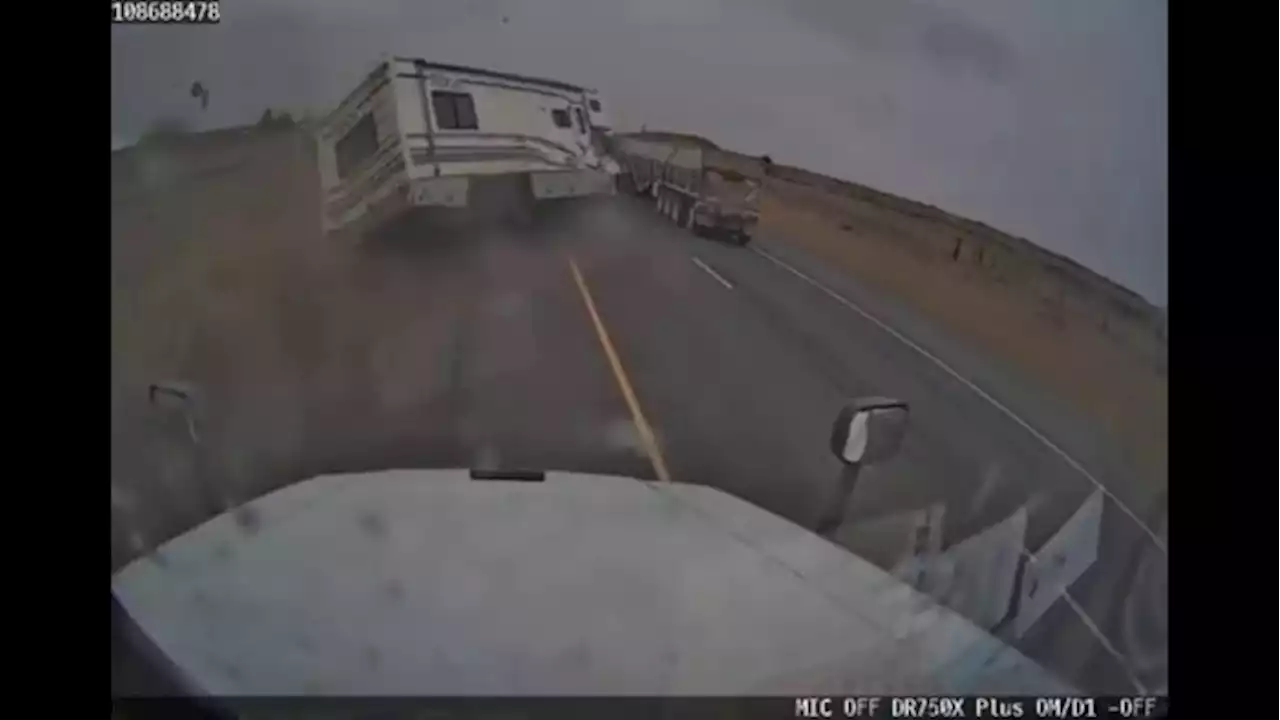 Watch motor home overturn on highway after driver veers into truck